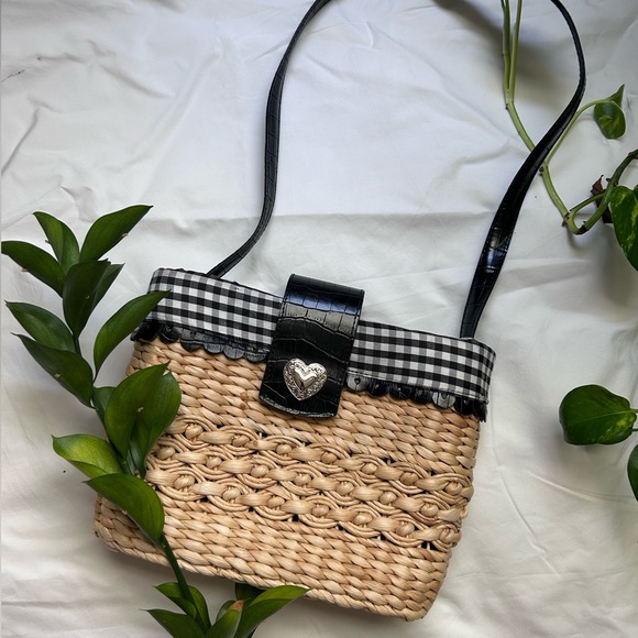 Chic Tan and Black Woven Women's black heart goth Bag - Picture 1 of 3